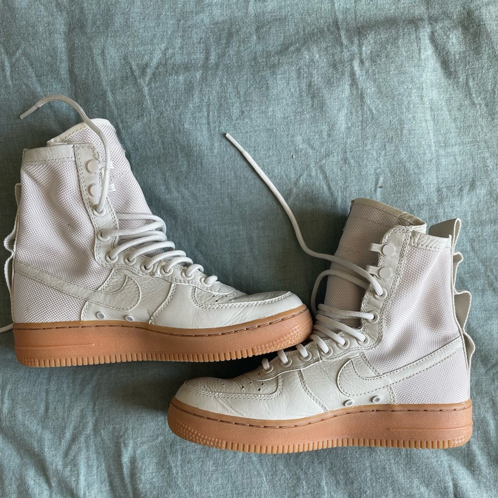 Nike Boots size 6. Gently worn